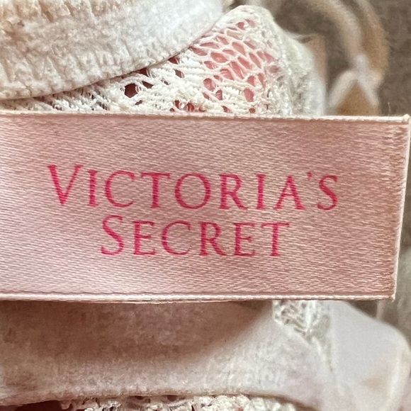 Victoria Secret White Lace Push Up Bra - Picture 8 of 10